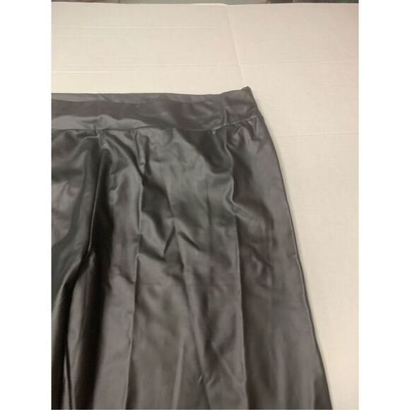 Faux Leather Plus Size Pants - Picture 5 of 8